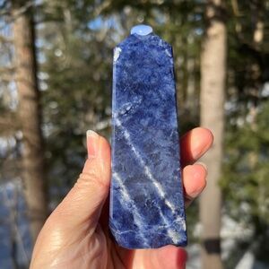 Sodalite tower (e) - uv reactive | crystal